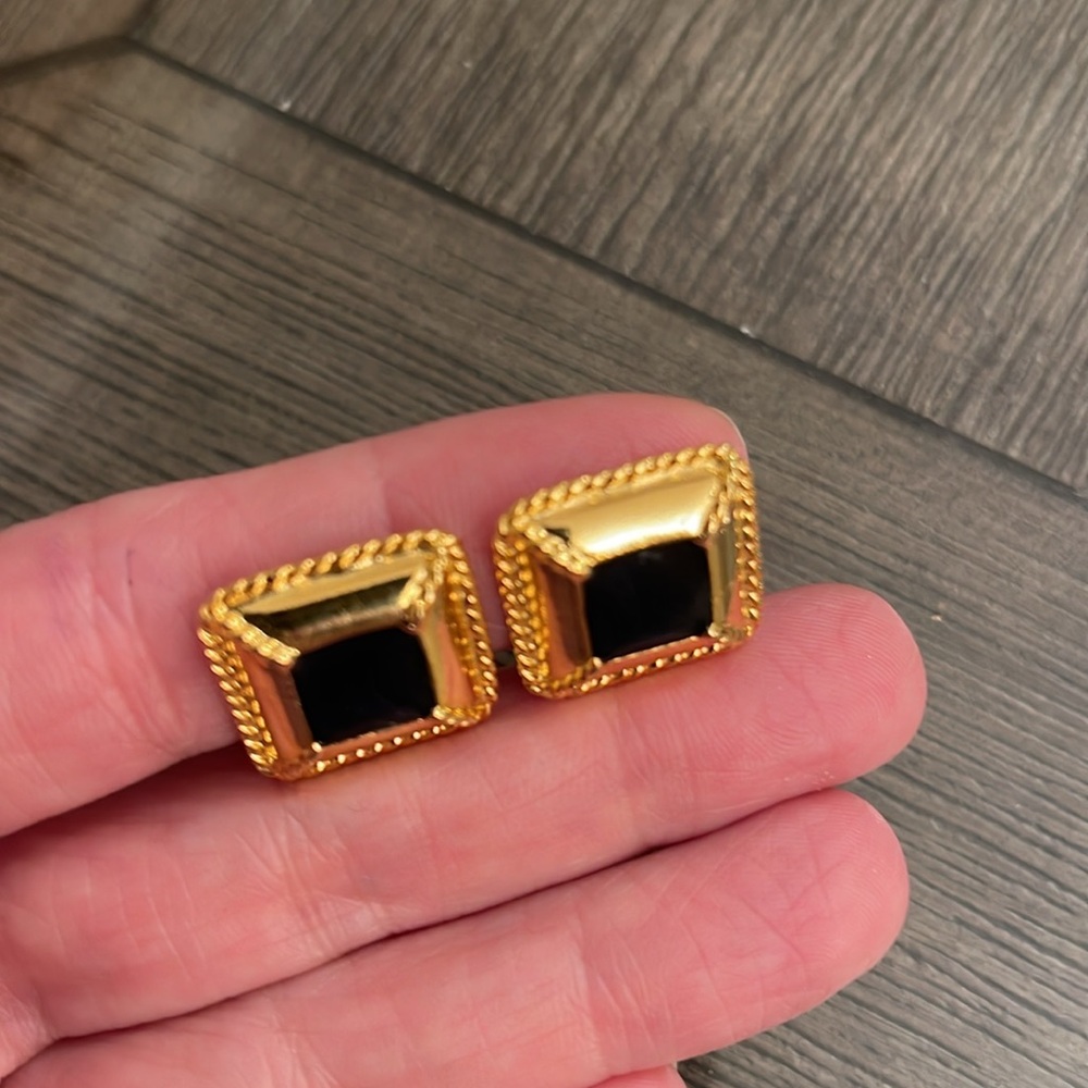 Vintage Anne Klein II Square Enamel Clip Earrings - Picture 10 of 13